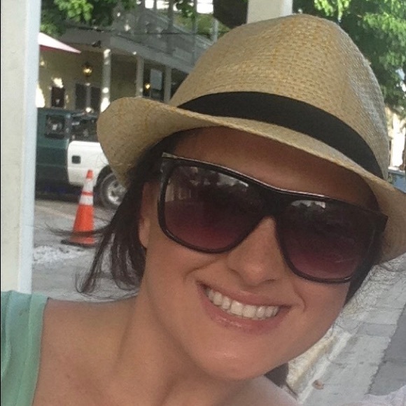 Meet your Posher, Sara - Picture 2 of 2